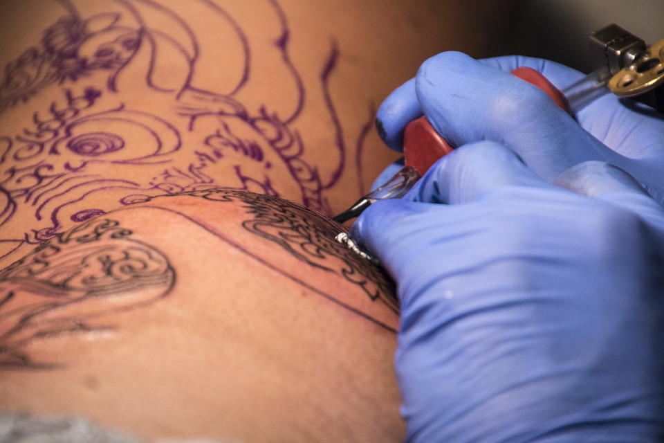 Primeiros Socorros em Tatuagem: Lidando com Complicações