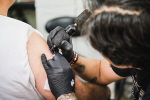 Tatuagem e Trabalho: Considerações Profissionais